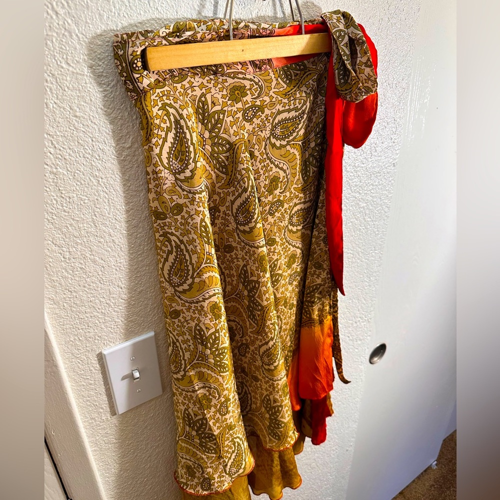 Iris Impressions silk, Paisley Patterned Wrap Skirt. One size. Fits XL well.